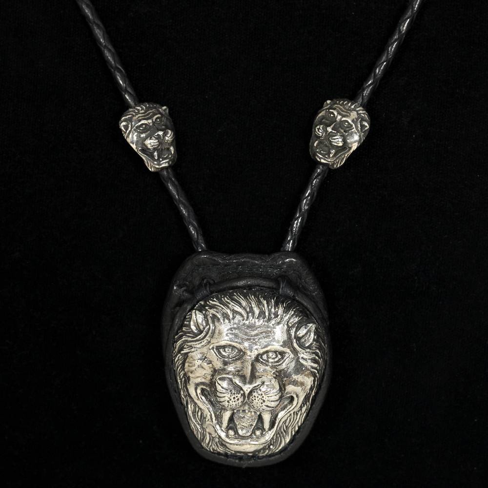 Necklace with lion pouch